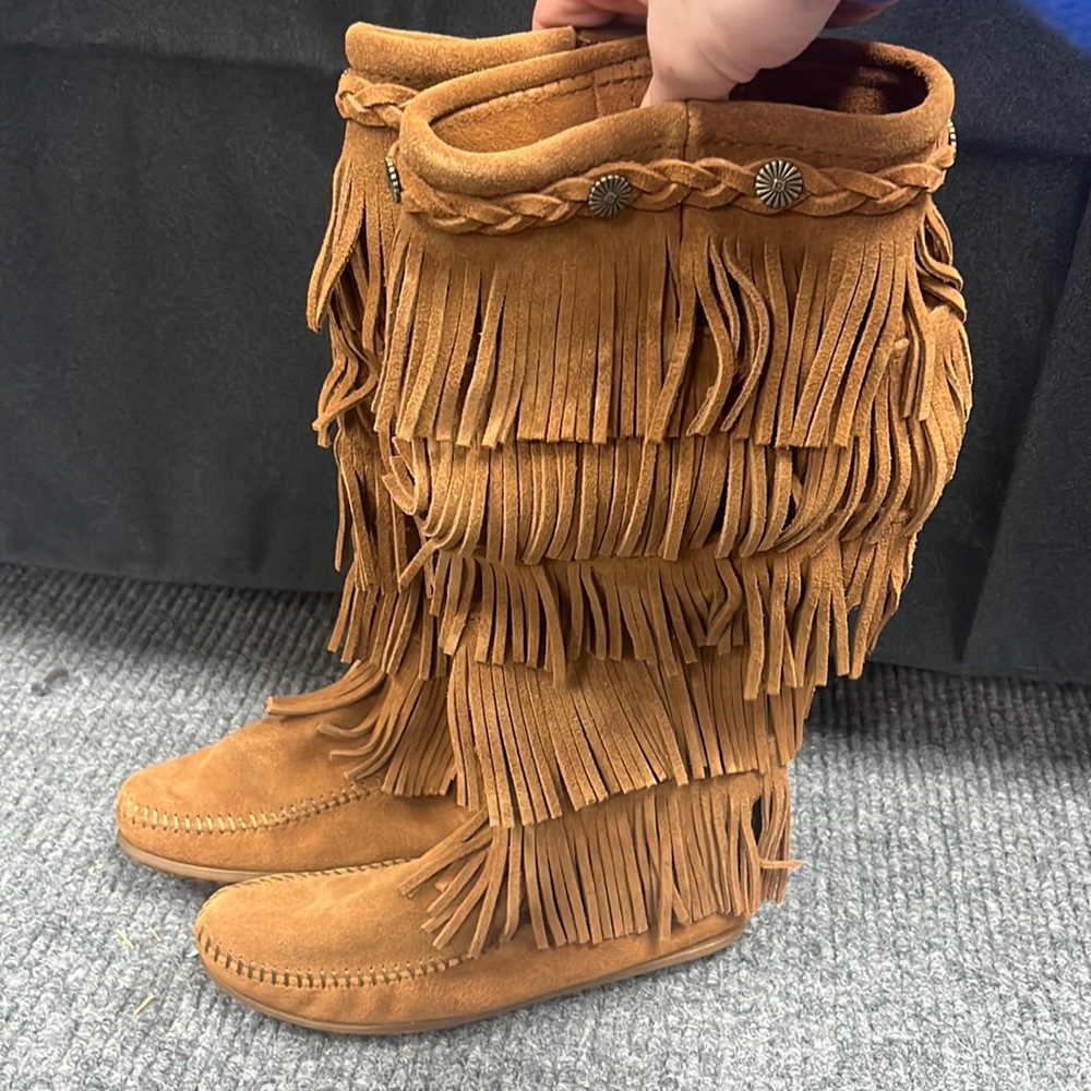 Minnetonka Women’s 5 Layered Fringe Brown Leather Boot (3165) - Picture 2 of 11